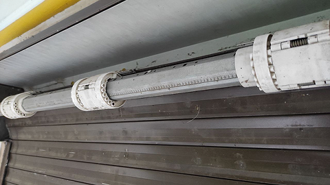 установка защитных роллет