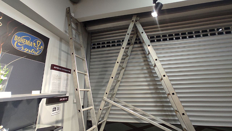 установка защитных роллет