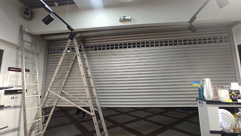 установка защитных роллет